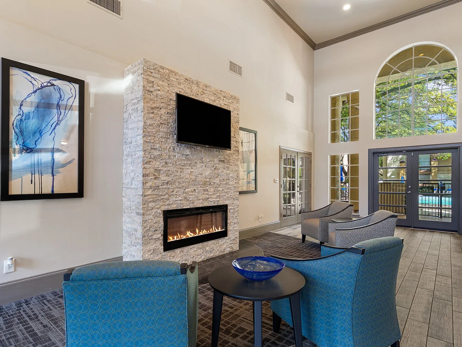 Regal Court Apartments — Photo 4
