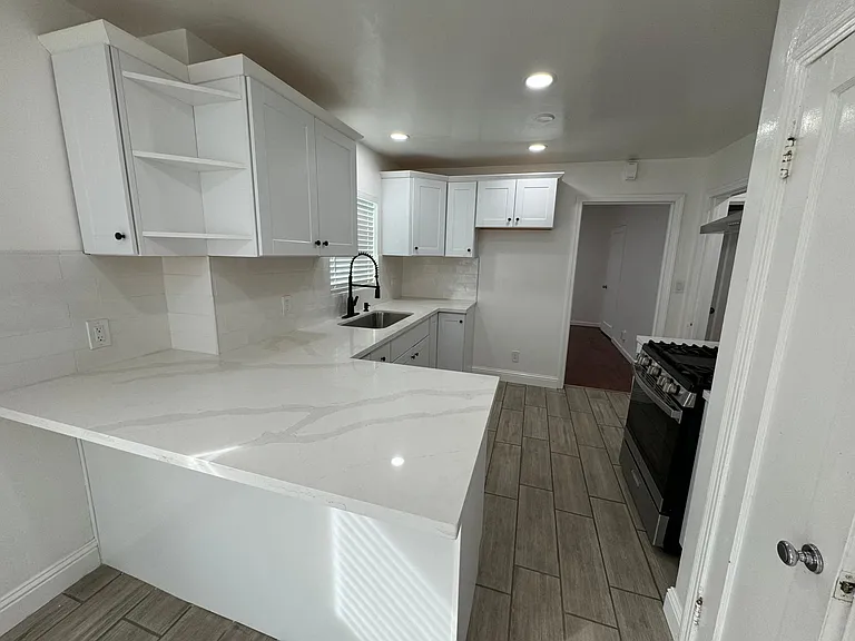 1136 N Sanborn Rd #10 — Photo 4