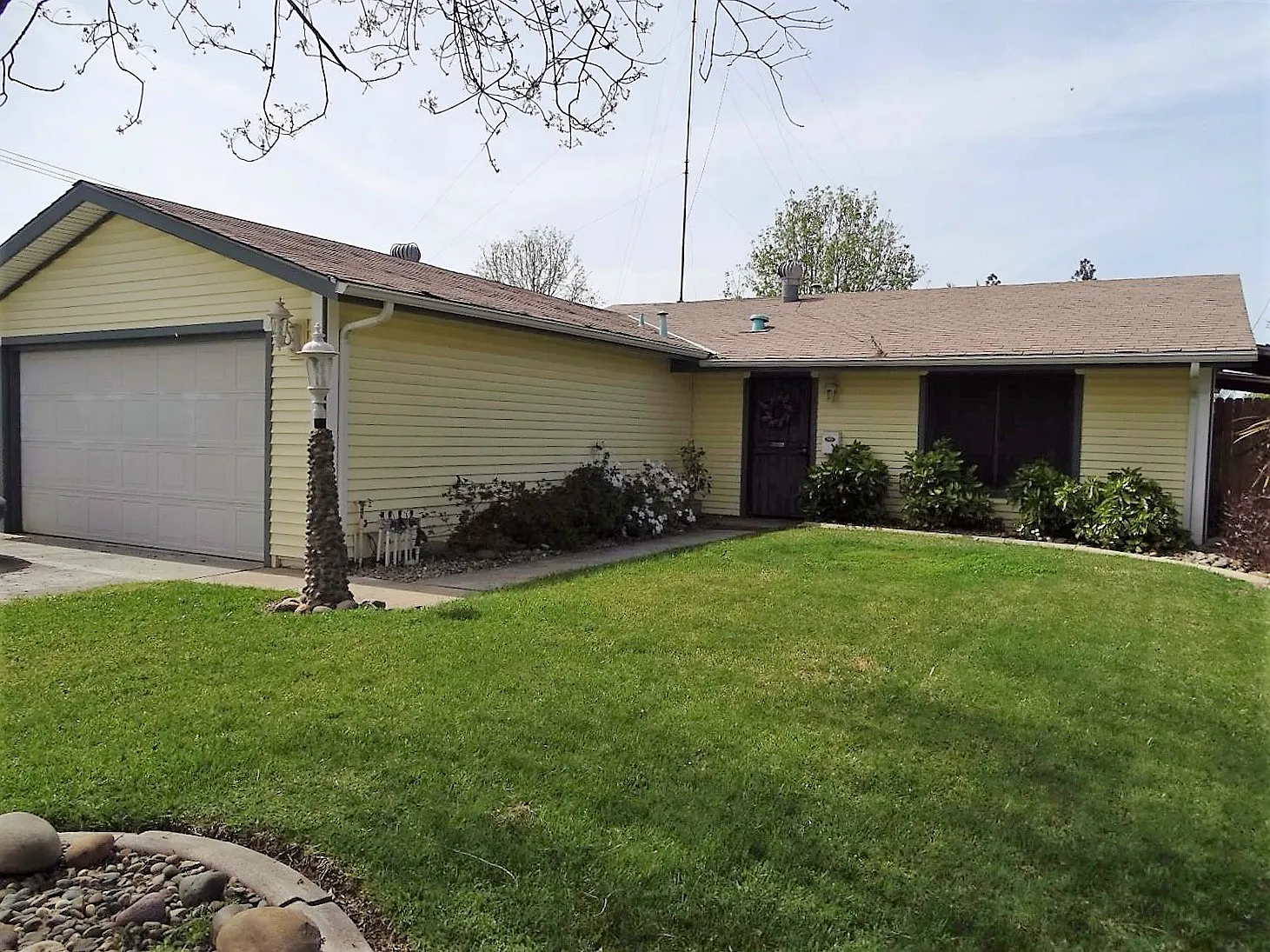 3048 Evadna Dr photo 1