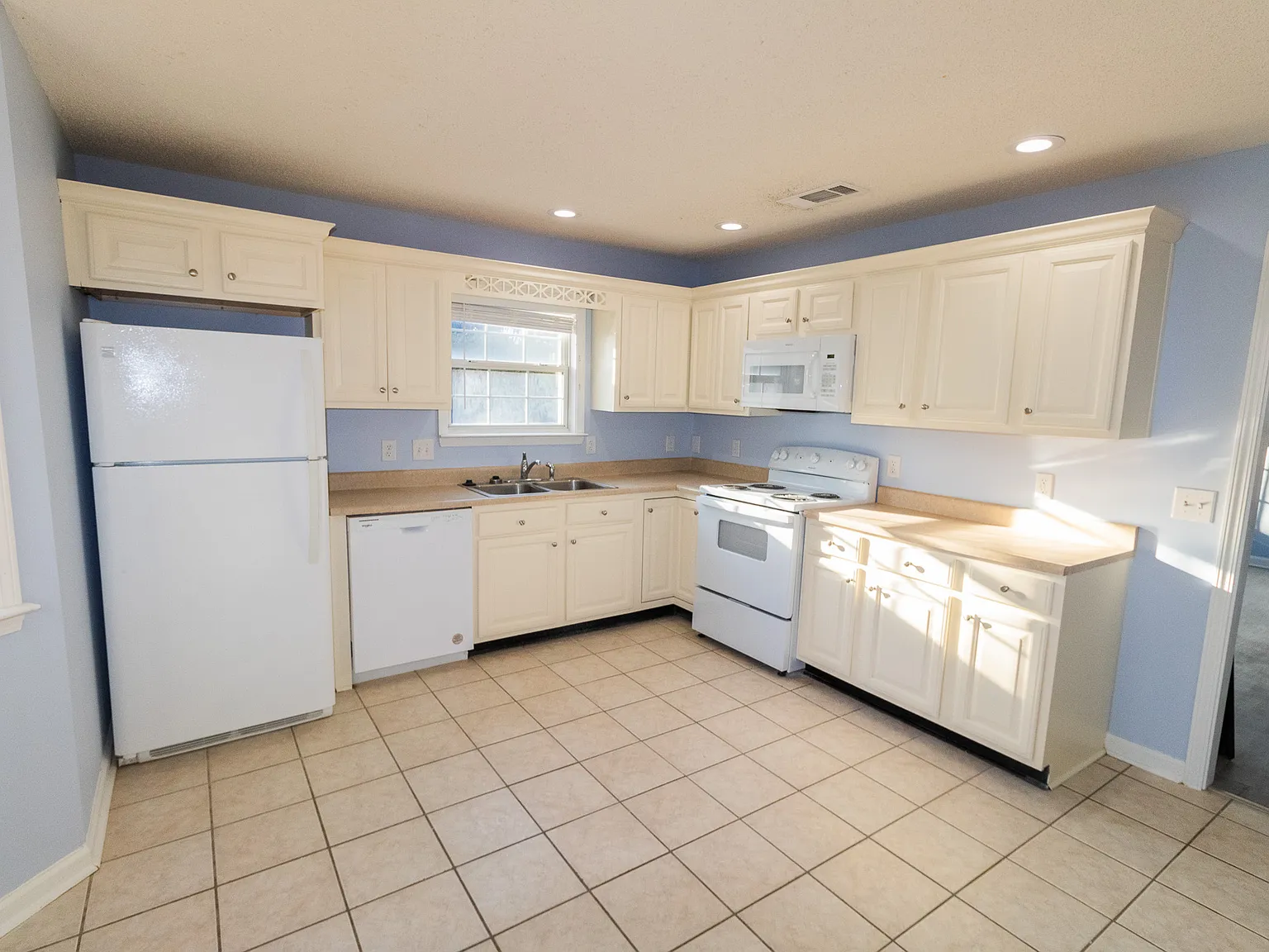 1602 Drayton Lane - A — Photo 4