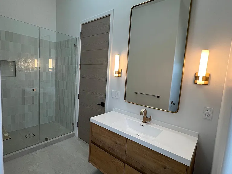 2610 S Barrington Ave — Photo 14