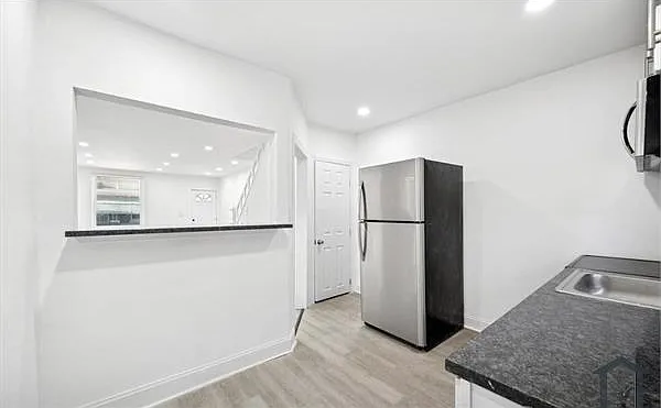 558 E Herman St #1 — Photo 4