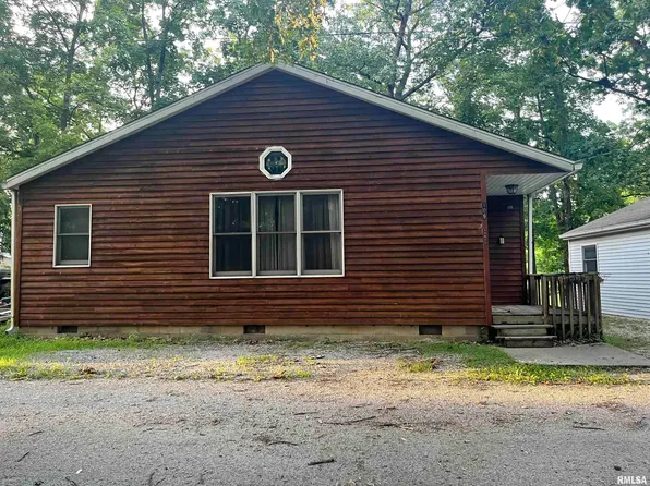 15932 Spruce Ln, Girard, IL 62640