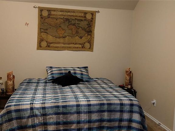 5th image of 9344 Shields St