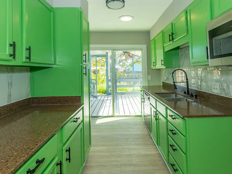 405 Beverly Dr — Photo 8