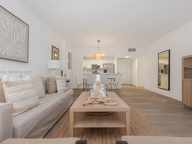 2301 Collins Ave #333 — Photo 5