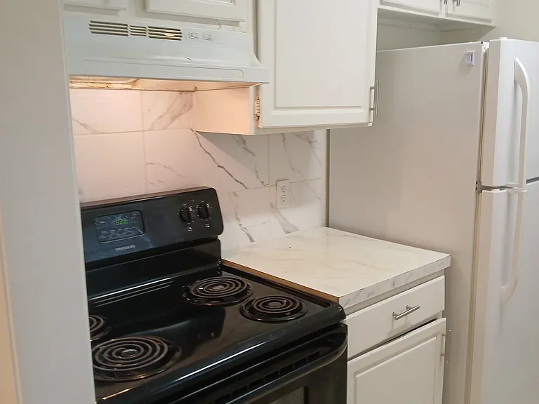 240 Indiana Ave — Photo 17