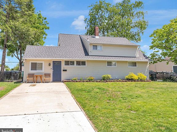 2nd image of 15 Wildflower Rd
