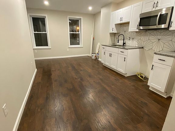 3rd image of 6049 Vine St #2