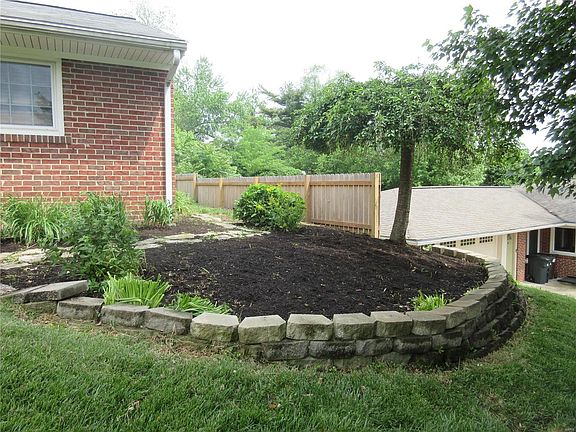 5th image of 22 Lake Pembroke Dr