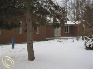 60045 Schoenherr Rd, Washington, MI 48094