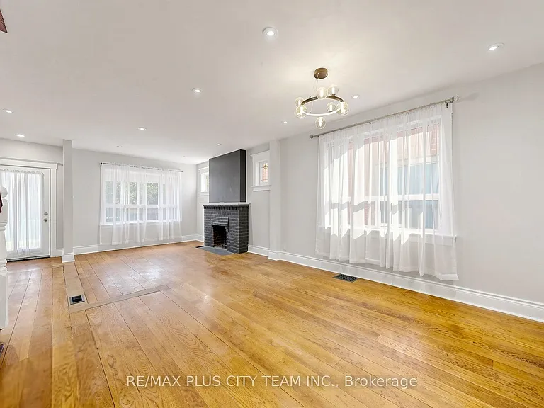 402 Woodbine Ave — Photo 6