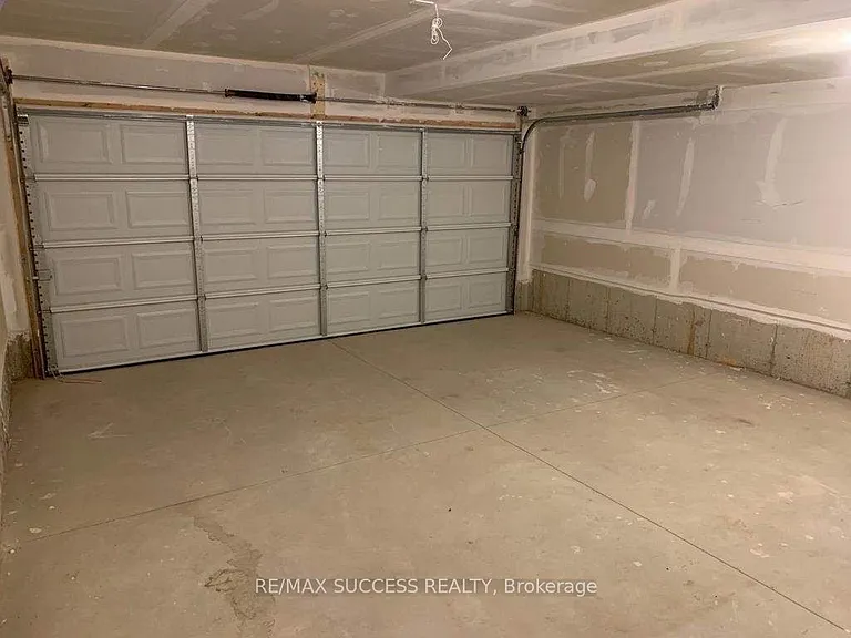 80 Progress Cres — Photo 13