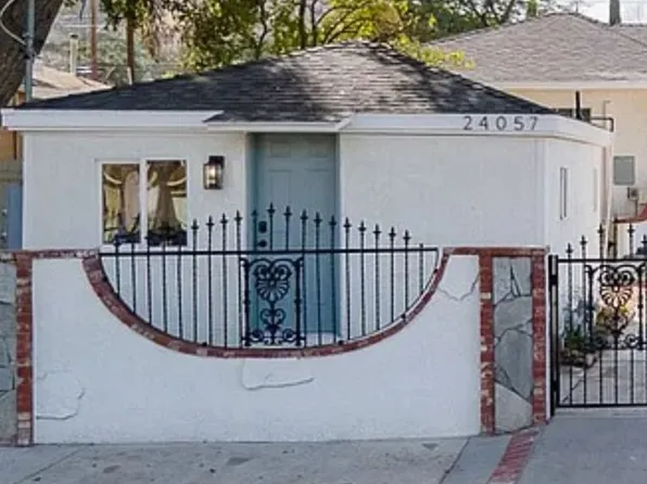 24057 Race St #A, Newhall, CA 91321