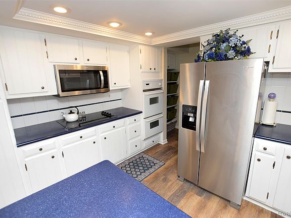 4th image of 15489 Linden Rd