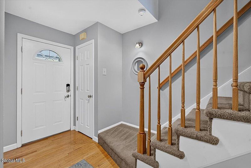3rd image of 6 Bunker Hill Drive