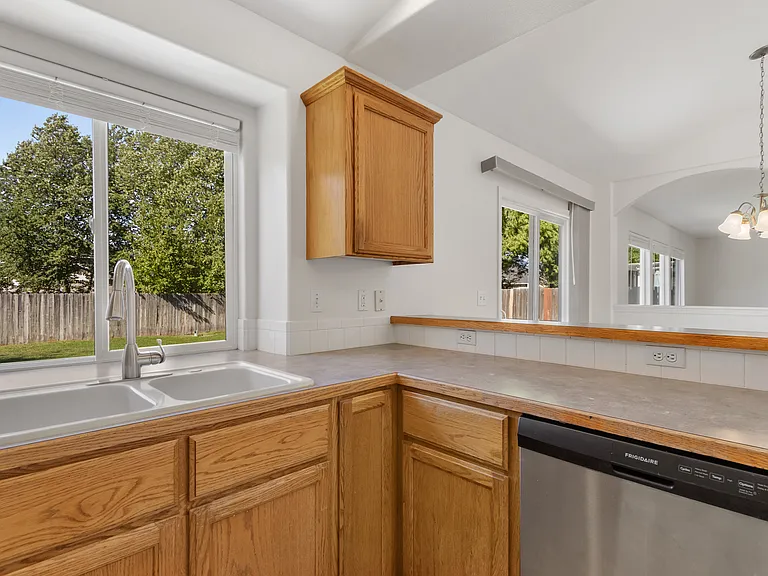 2114 E Olympic Ave — Photo 11