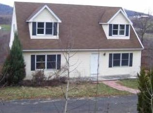 24 Ridgecrest Dr, Milton, NY 12547