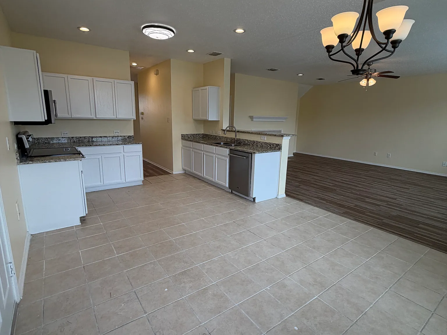 5 bed, 4.5 bath, 2752 sqft, $3,700 — Photo 2