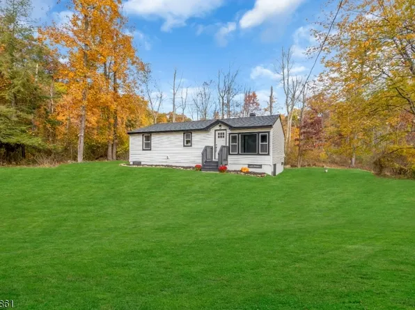 13 Mulberry Ln, Hampton Twp., NJ 07860