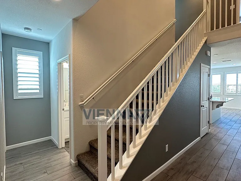 1347 Larkspur Dr — Photo 4