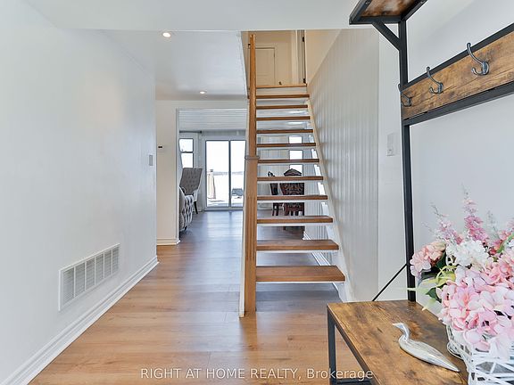 4th image of 6108 Curtis Point Rd #39