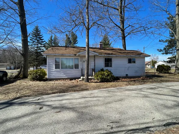 872 Clifford Lake Dr, Stanton, MI 48888