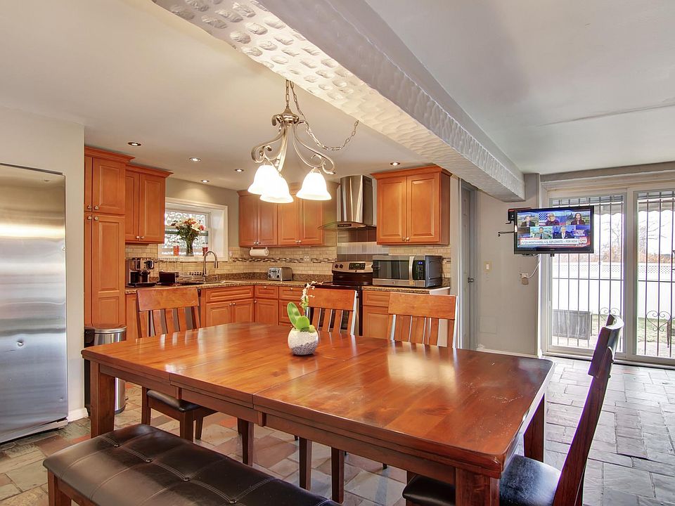 Eat in Kitchen