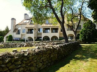 11 Weetamoe Farm Dr, Bristol, RI 02809