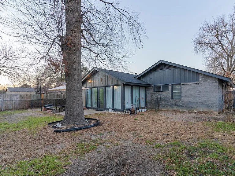 1620 W Northgate Dr — Photo 21
