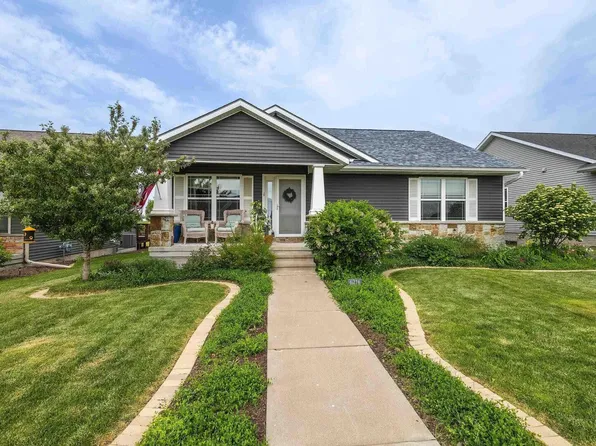 6216 Mississippi Ave, Davenport, IA 52807