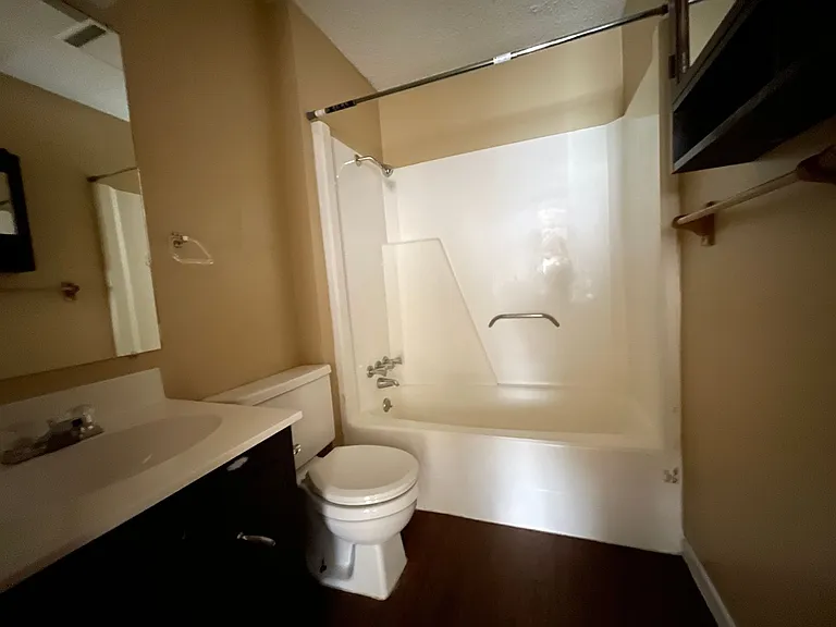 1409 Farhills Dr — Photo 11