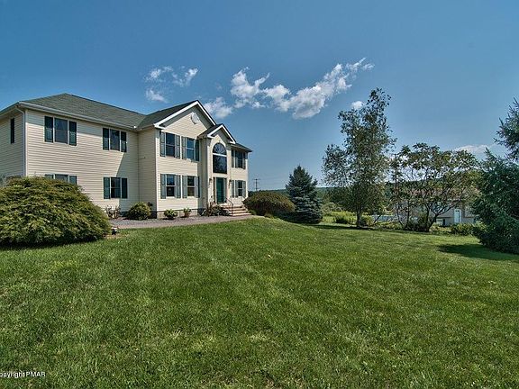 3rd image of 252 Harvest Hill Dr