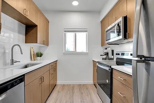 4th image of 1103 NE 83rd St #30a2cb770