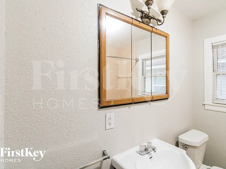 1108 W Camp Cir — Photo 13
