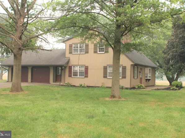 1864 Weavertown Rd, Douglassville, PA 19518