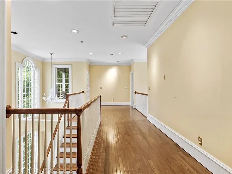 430 W Wesley Rd NW — Photo 48