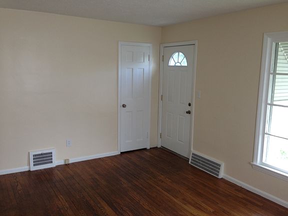 2nd image of 22501 Beckford Ave
