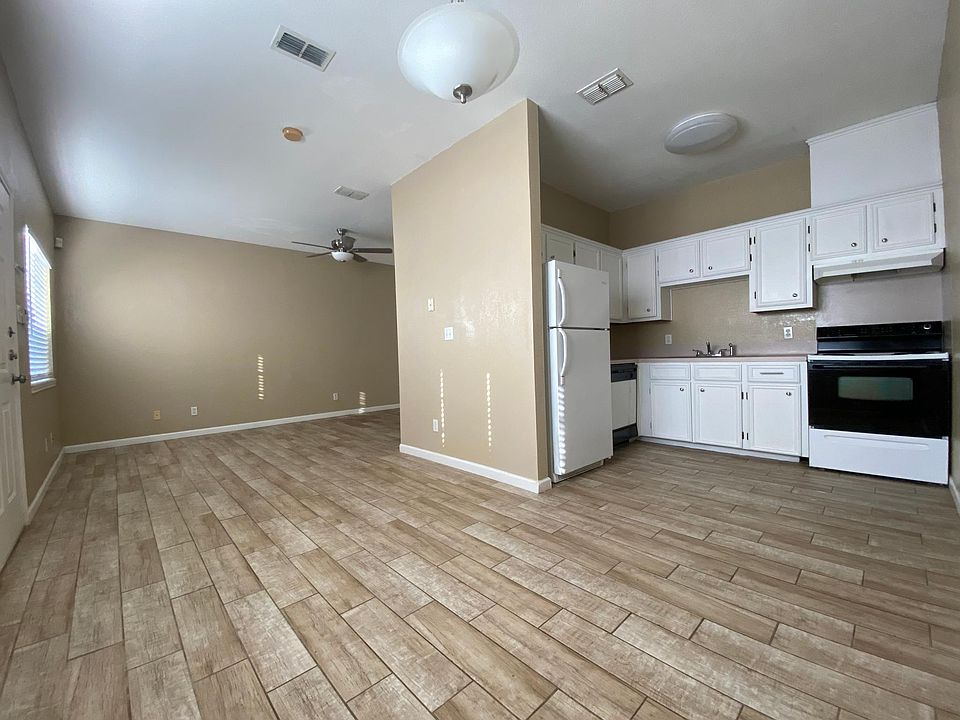 1st image of 1705 Lexington Cir