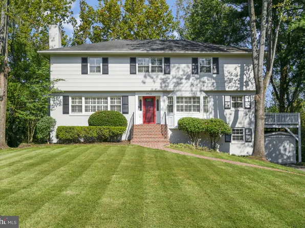 8422 Porter Ln, Alexandria, VA 22308