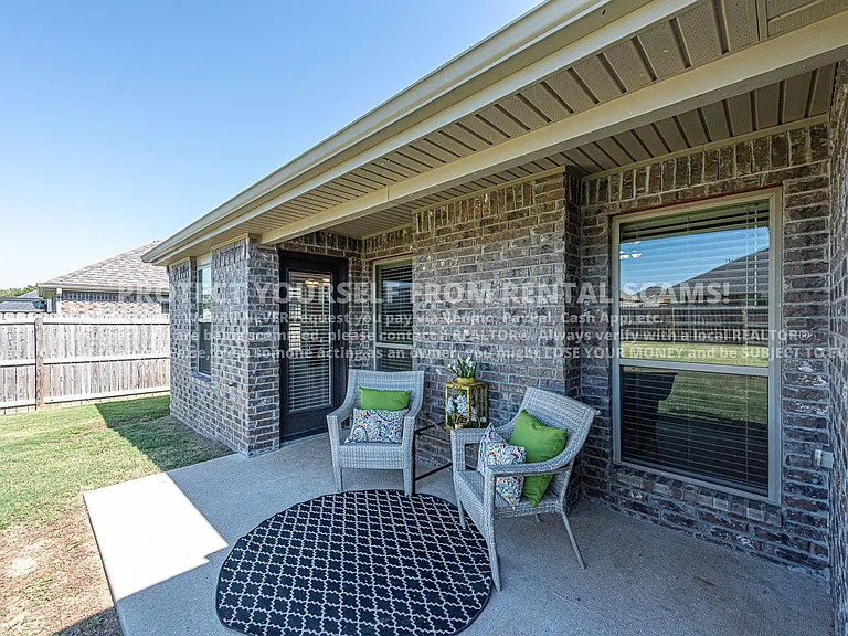 347 W Tyler Rd — Photo 16
