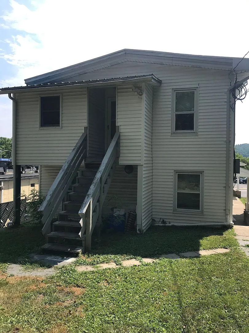 216 S 1st Street — Photo 2
