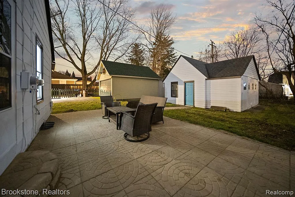 1 bed, 2.0 bath, 1100 sqft, $1,650 — Photo 4