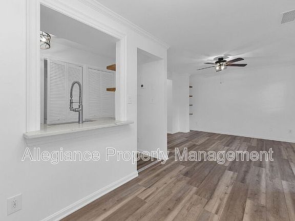 3rd image of 1301 E Abingdon Dr APT 2