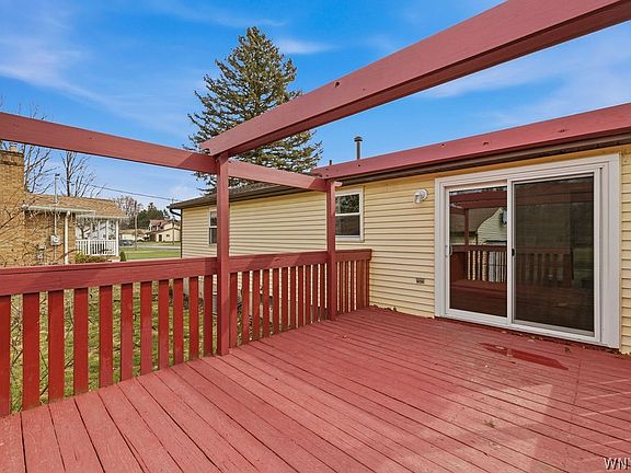 5th image of 422 Rowley Rd