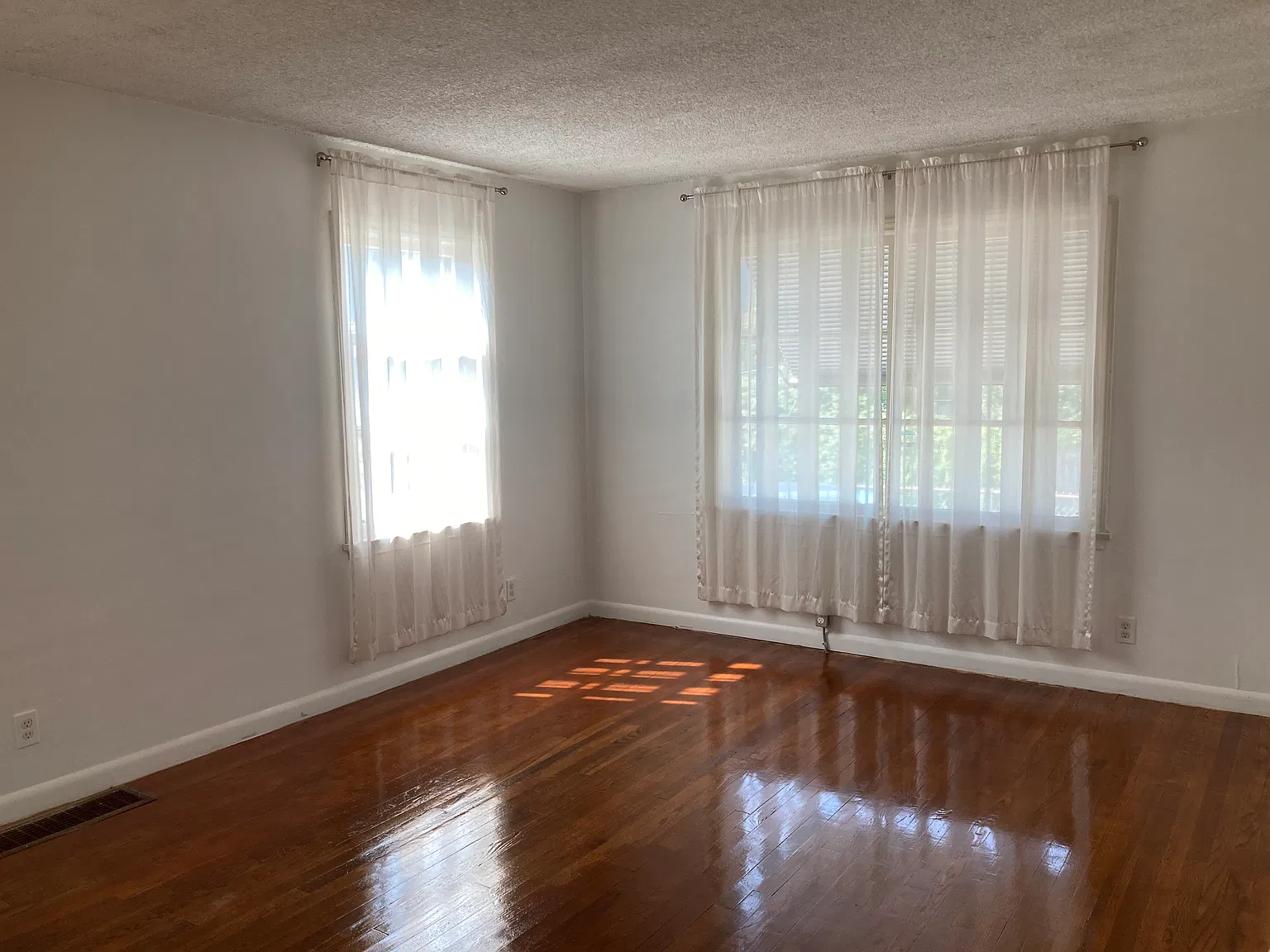 2 bed, 1270 sqft, $2,195 — Photo 3