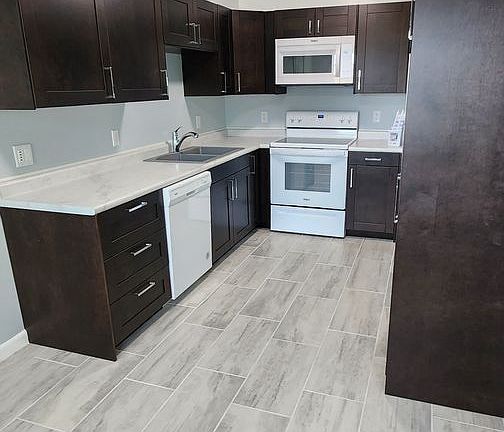 4th image of 3302 Briar Oak St