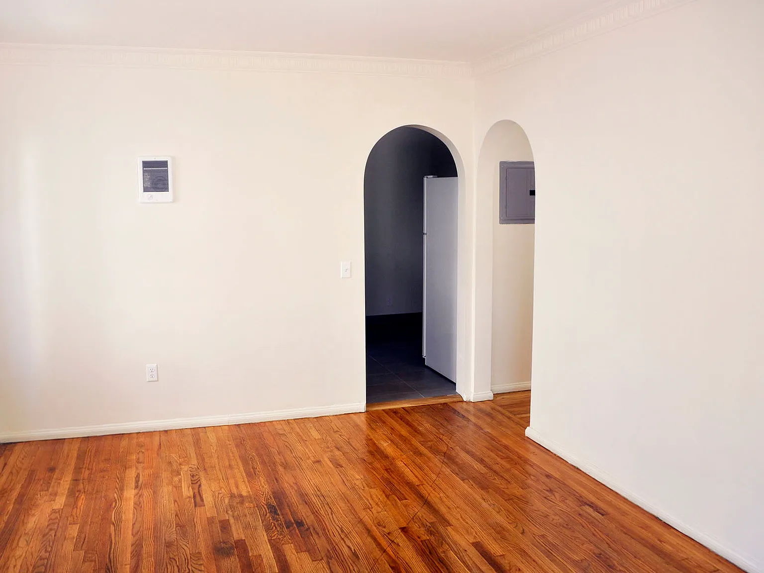 3 bed, 1.5 bath, $5,500 — Photo 4