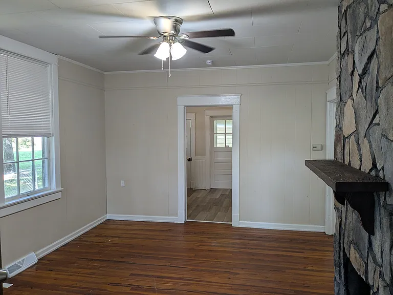 220 E 3rd St — Photo 6