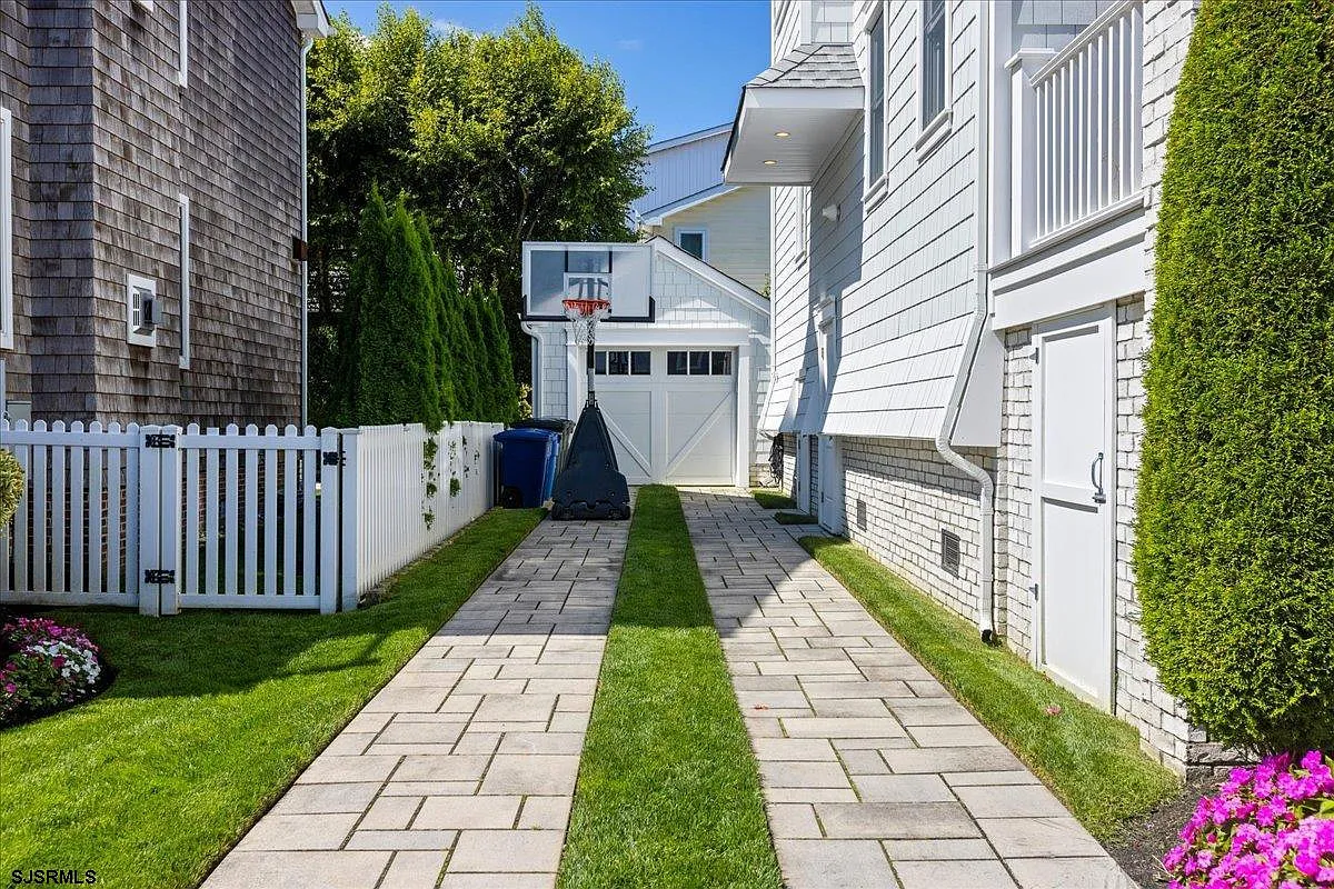 5 bed, 4.5 bath, $175,000 — Photo 4